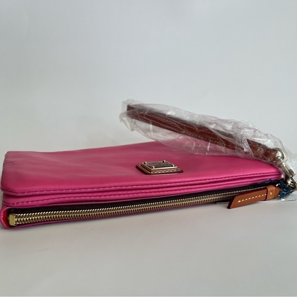 New with Tags - Dooney & Bourke Pink Clutch - Picture 14 of 15